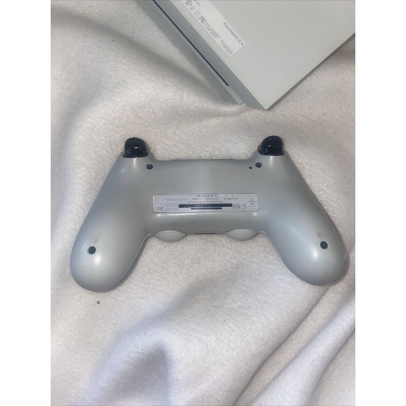 Sony PS4 Console with Controller - White - Picture 11 of 12